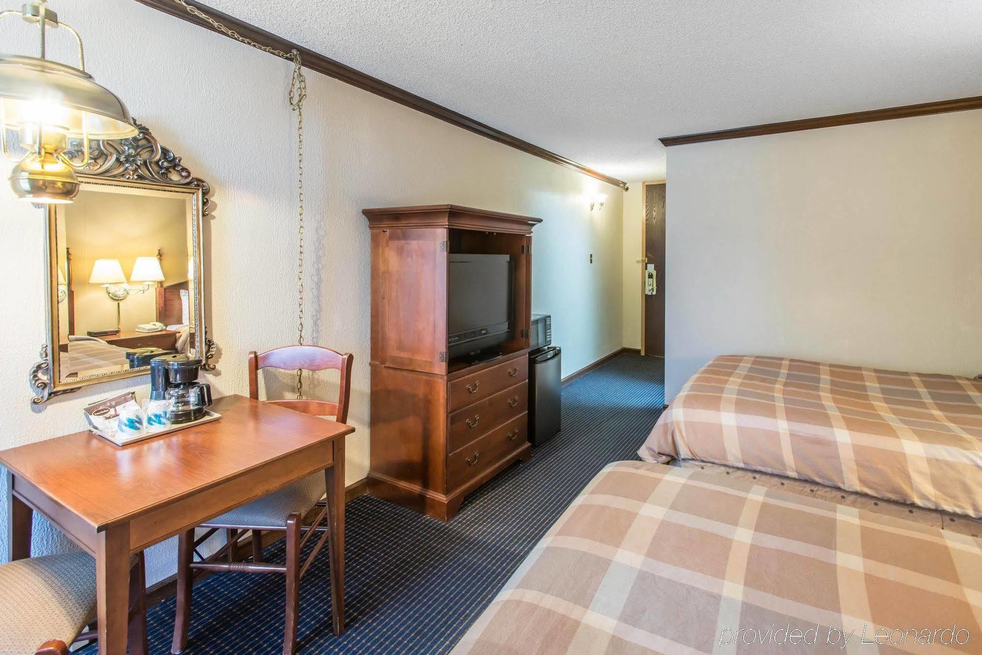 Rodeway Inn And Suites Boulder Broker Bagian luar foto